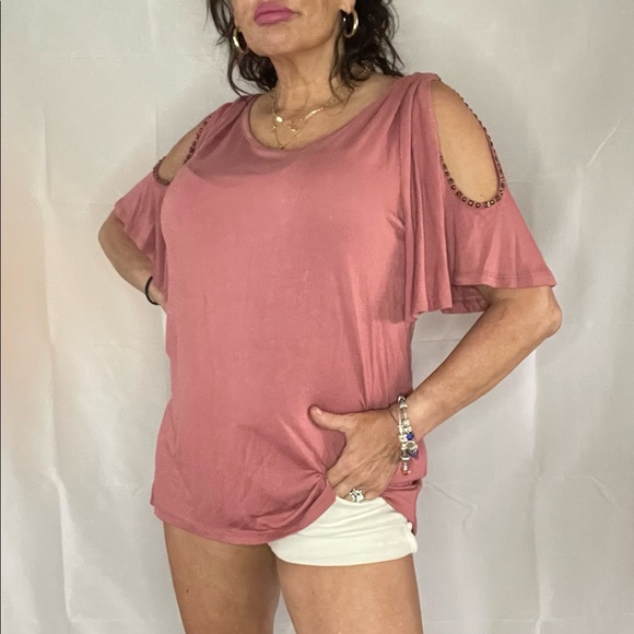 Rose & Olive ENC,NEVER WORN Warm Burgundy SOFT, Cold shoulder w/Crystals Top.🫠 - Picture 3 of 4